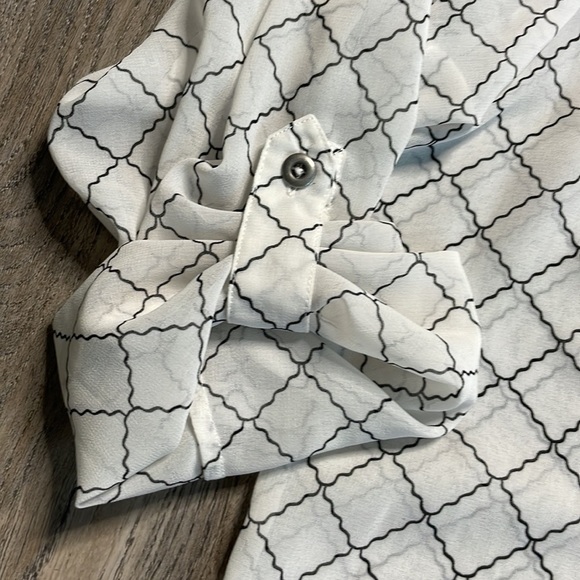 Cabi White & Black Lattice Sheer Button Down Top, size large - Picture 5 of 10